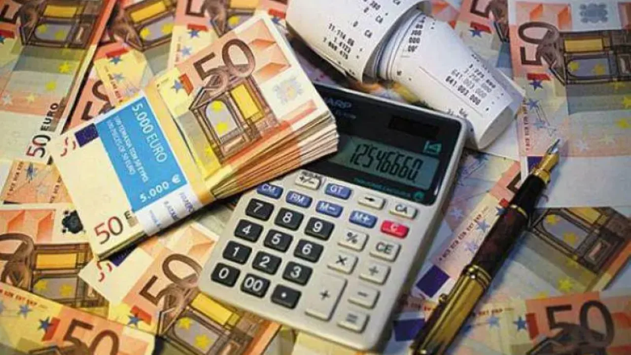 ΑΑΔΕ: Διαγράφονται τα χρέη προς το Δημόσιο για περίπου 100.000 οφειλέτες