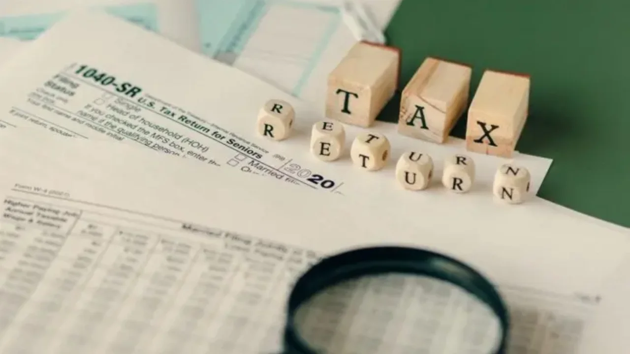 Φόρος εισοδήματος: Πως θα λάβετε επιπλέον έκπτωση έως και 2.200 ευρώ