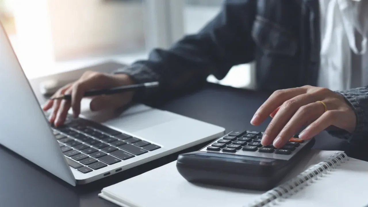 ΑΑΔΕ: Εγκύκλιο με διευκρινίσεις σχετικά με το καθεστώς που ισχύει στη διακοπή των εργασιών