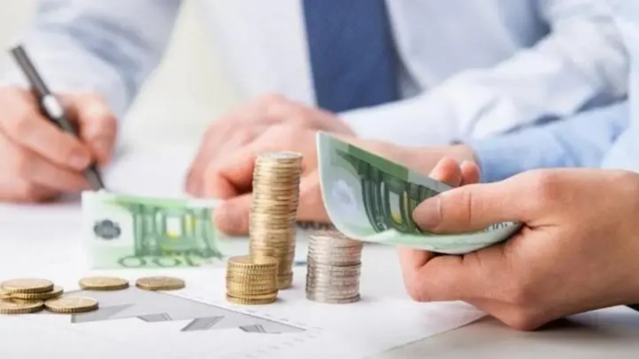 Επιστροφές φόρου σε χρόνο ρεκόρ με εντολή ΑΑΔΕ