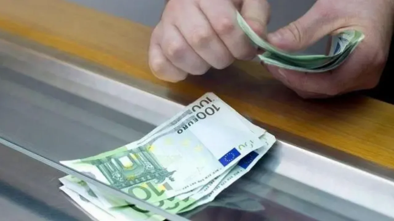 Εφορίες: Τέλος στις συναλλαγές με μετρητά