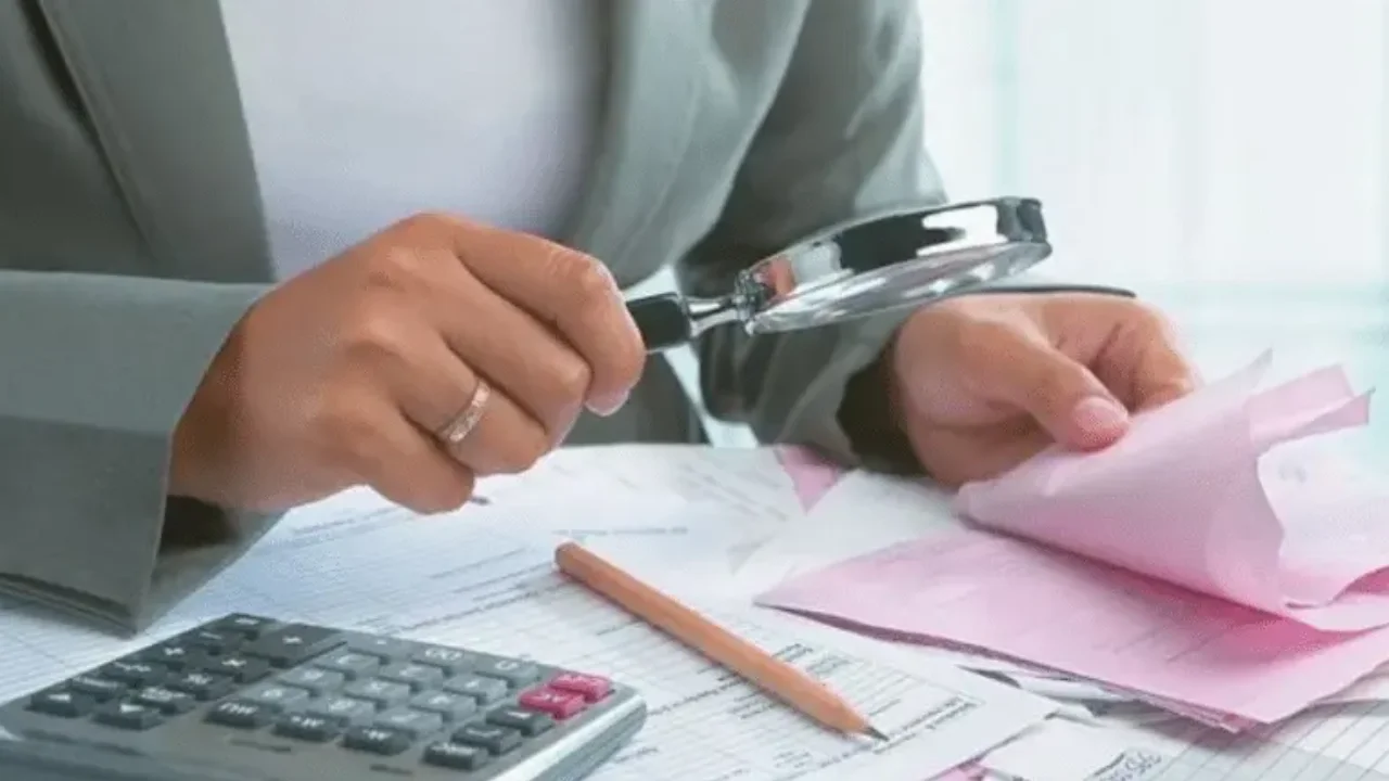 ΑΑΔΕ: Τέλος στην επιστροφή φόρου εφόσον υπάρχει χρέος σε Εφορία ή ασφαλιστικά Ταμεία