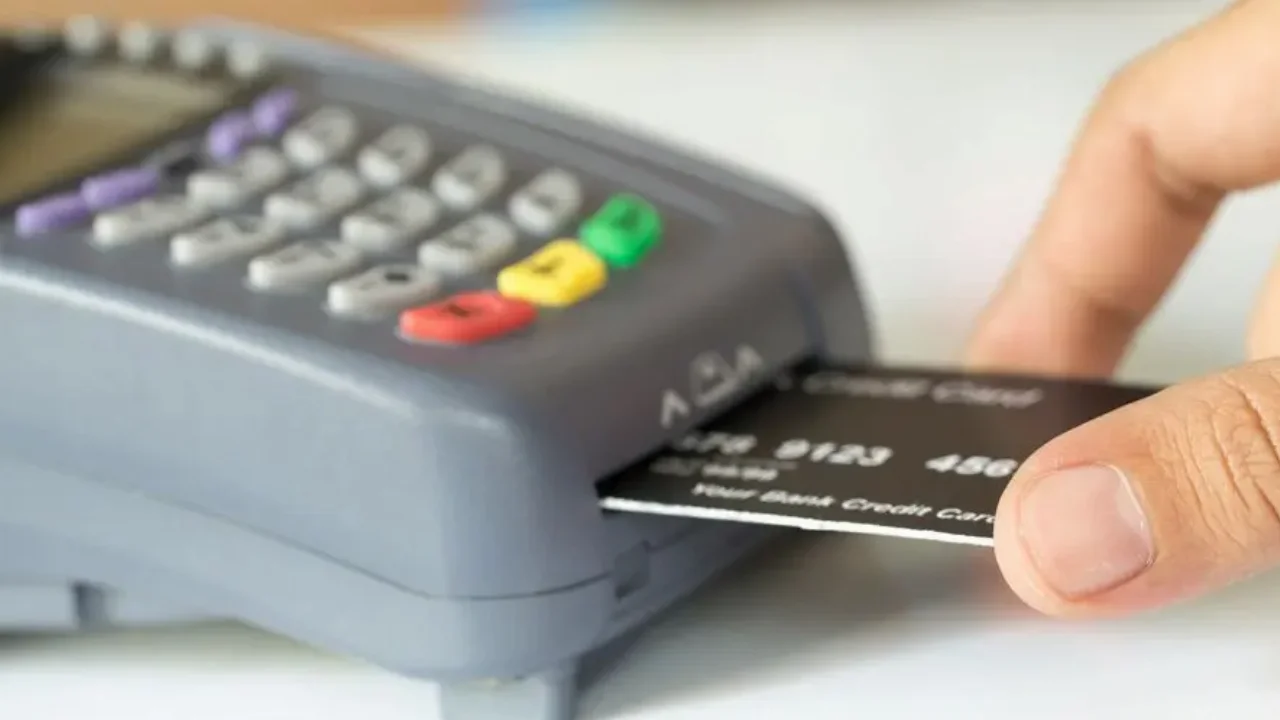 Ηλεκτρονικές αποδείξεις: Έως τις 31 Δεκεμβρίου θα πρέπει να έχει καλυφθεί το 30% του εισοδηματος του φορολογούμενου