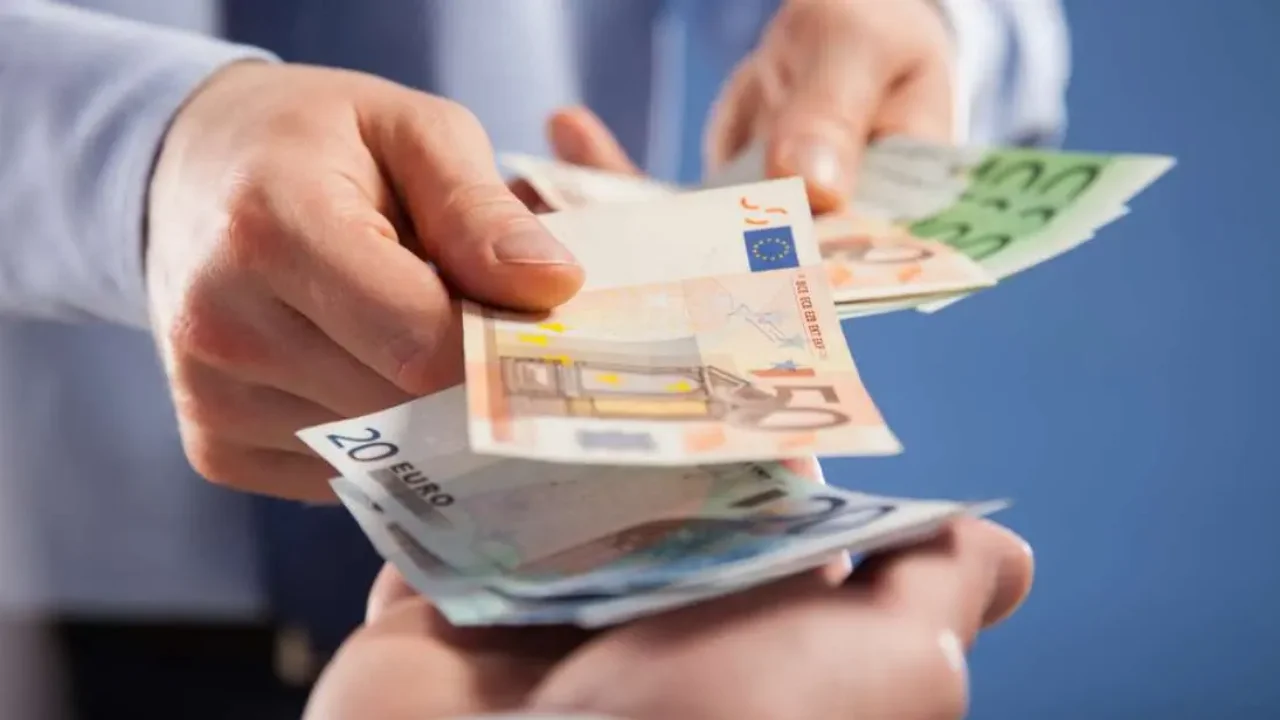 Επιταγή ακρίβειας: Ποιοι είναι οι δικαιούχοι και ποτε θα λάβουν το επίδομα