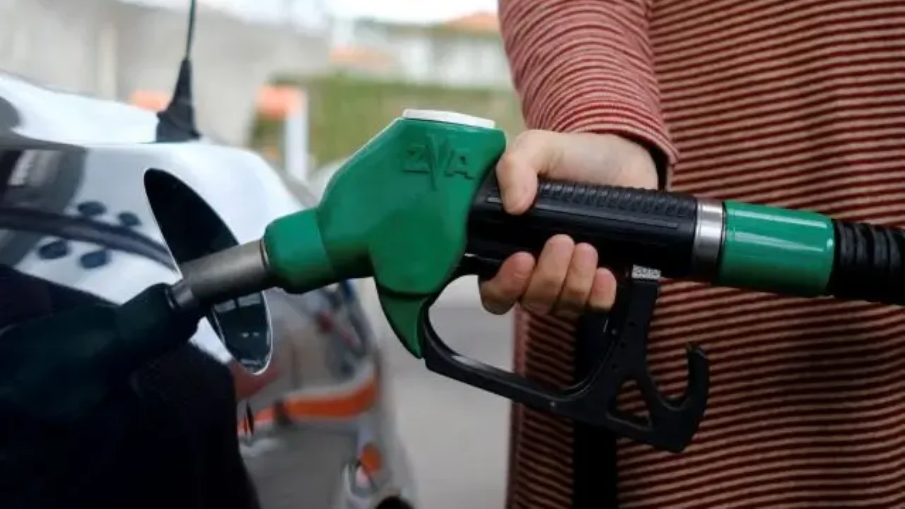 Fuel Pass 2: Πότε ανοίγει η πλατφόρμα υποβολής αιτήσεων, οι δικαιούχοι και τα ποσά της οικονομικής ενίσχυσης