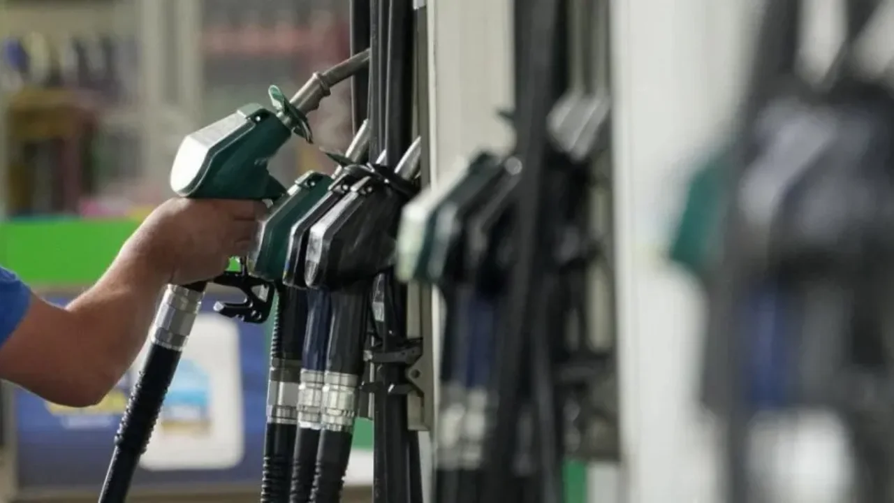 Fuel Pass 2: Στη Βουλή η τροπολογία για το δεύτερο κύκλο επιδότηση των καυσίμων