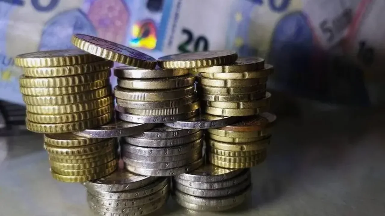 Επιταγή ακρίβειας και επίδομα θέρμανσης: Ποιοι είναι οι δικαιούχοι και πότε θα τους πιστωθούν τα χρήματα