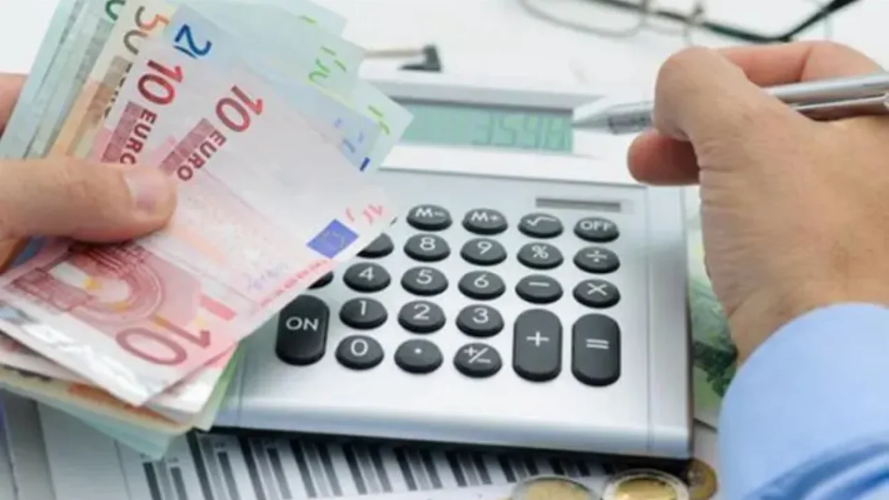 Νέα ρύθμιση με πολλές δόσεις για τις οφειλές στην Εφορία εξετάζει η κυβέρνηση