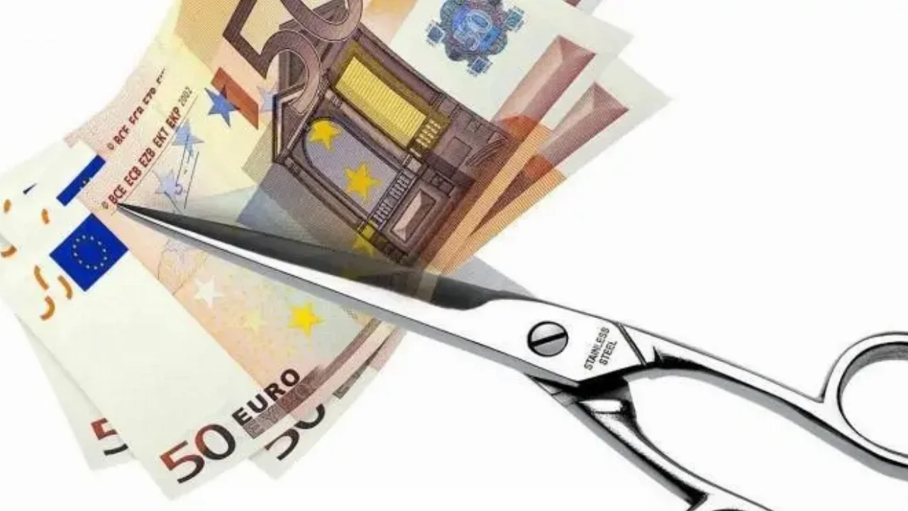 Τον Ιούλιο η νομοθετική διάταξη για τη ρύθμιση οφειλών προς την Εφορία