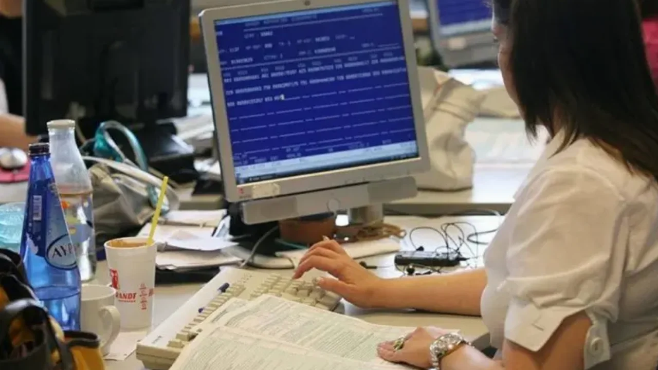 Εφορία: Πότε προχωρά στην απενεργοποίηση ενός ΑΦΜ και στην διακοπή των συναλλαγών με το Δημόσιο