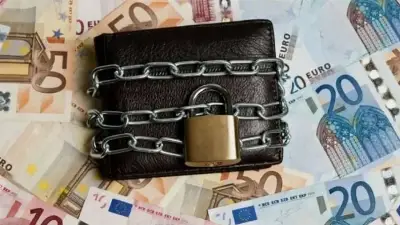 Εφορία: Με διαδικασίες εξπρές οι κατασχέσεις σε τραπεζικούς λογαριασμούς- Ποια ποσά είναι ακατάσχετα