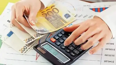 Εισφορές 252 ευρώ μηνιαίως για τους παράλληλα απασχολούμενους επαγγελματίες