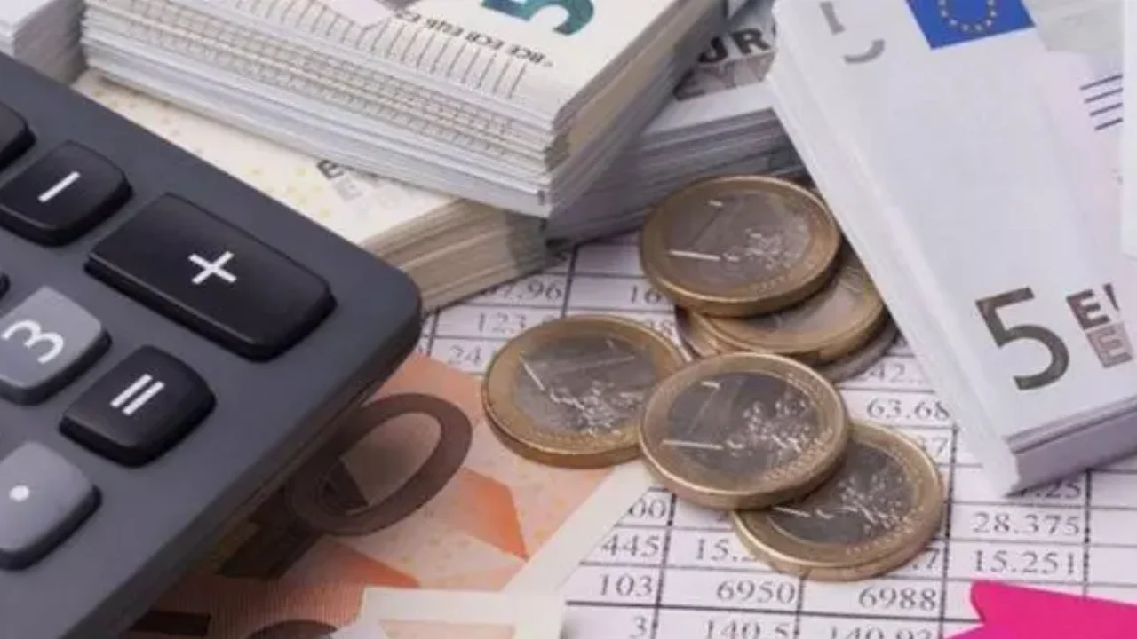 Να επιλέξουν ασφαλιστική κατηγορία καλούνται οι ελεύθεροι επαγγελματίες