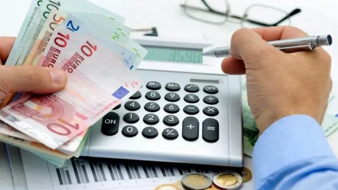 Φοροελαφρύνσεις για φορολογούμενους και επιχειρήσεις φέρνει το 2021