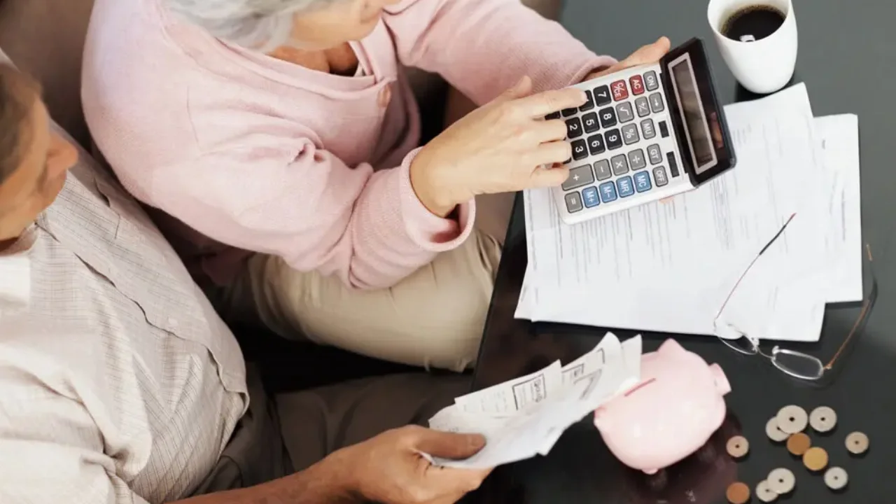 e-ΕΦΚΑ: Υπό ποιες προϋποθέσεις θα λάβουν σύνταξη ελεύθεροι επαγγελματίες με οφειλές στα Ταμεία τους