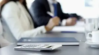 Ελεύθεροι επαγγελματίες: Υποχρεωτικά μέσω λογιστή οι δηλώσεις φορολογίας εισοδήματος- Ποιους αφορά το νέο μέτρο