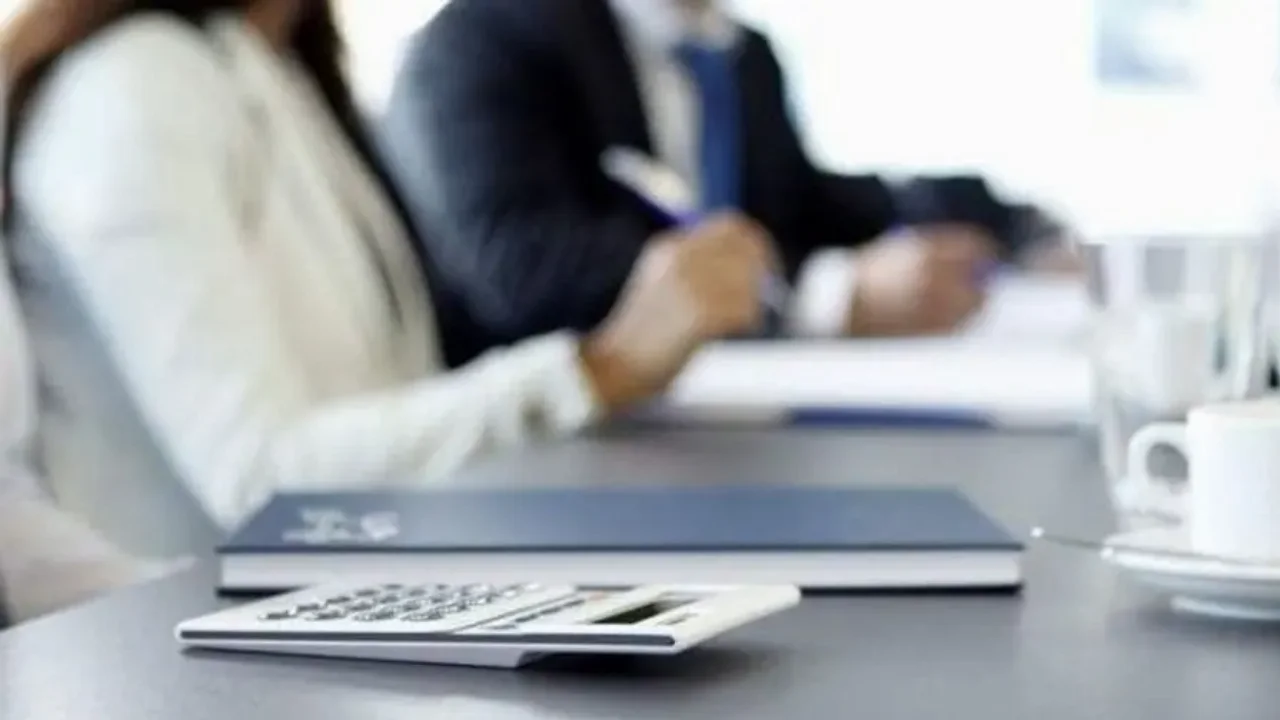 Ελεύθεροι επαγγελματίες: Υποχρεωτικά μέσω λογιστή οι δηλώσεις φορολογίας εισοδήματος- Ποιους αφορά το νέο μέτρο