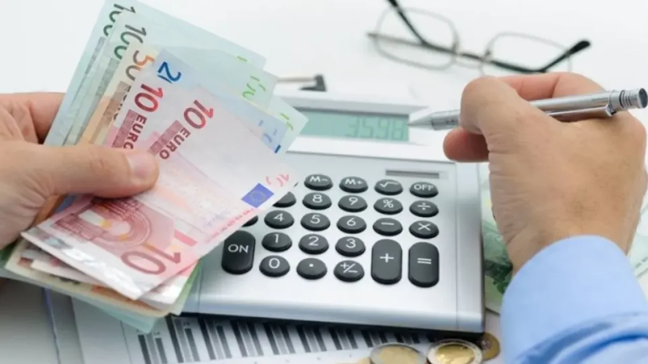 Εφορία: Ποιες προθεσμίες εκπένουν στα τέλη του μήνα