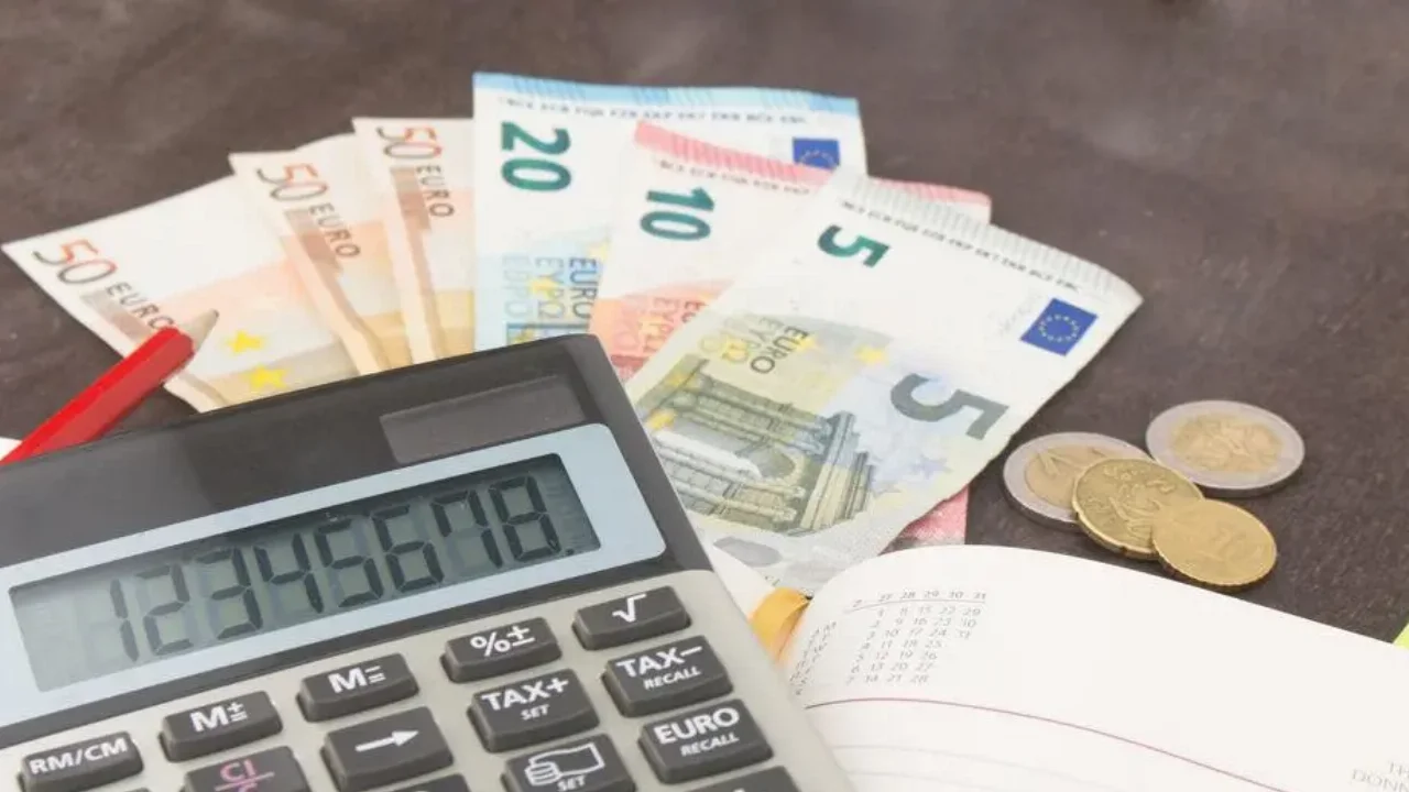 ΑΑΔΕ: Εμπόθεσμα καταβάλλουν τους φόρους τους σε ποσοστό 90% επιχειρήσεις και νοικοκυριά