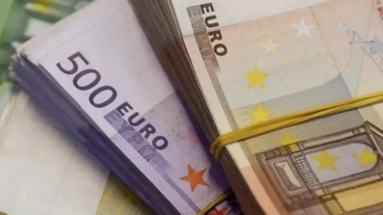 Άνοιξε η πλατφόρμα για τα 800 ευρώ επαγγελματιών και επιχειρήσεων