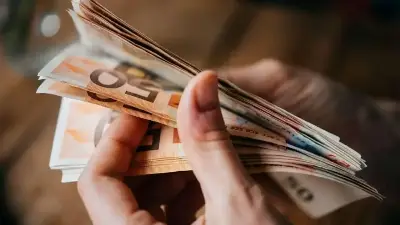 Δεύτερο κύμα πληρωμών των 800 ευρώ από την Τρίτη