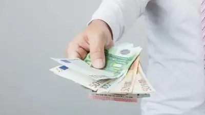 Έκτακτο επίδομα 400 ευρώ σε δικηγόρους, μηχανικούς και οικονομολόγους