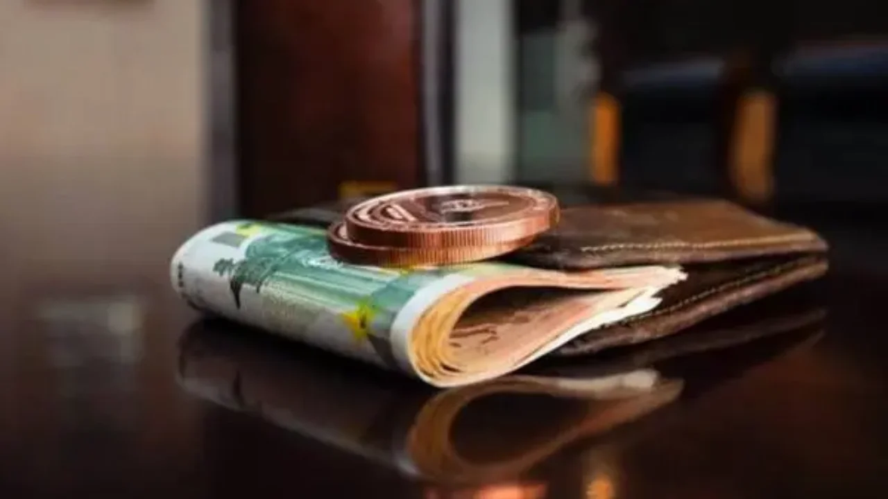 Κατώτατος μισθός: Στα 713 ευρώ από την 1η Μαίου- Αυξάνονται και τα επιδόματα