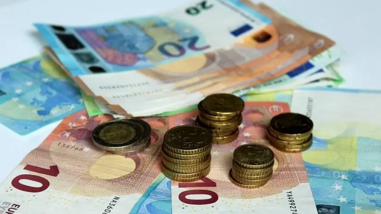 Επιδόματα: Ποιες κατηγορίες πολιτών θα λάβουν έκτακτη οικονομική ενίσχυση πριν τα Χριστούγεννα