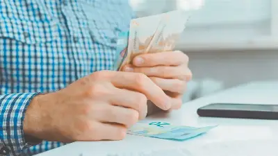 Ευάλωτα νοικοκυριά: Τριπλό πακέτο στήριξης ετοιμάζει η κυβέρνηση