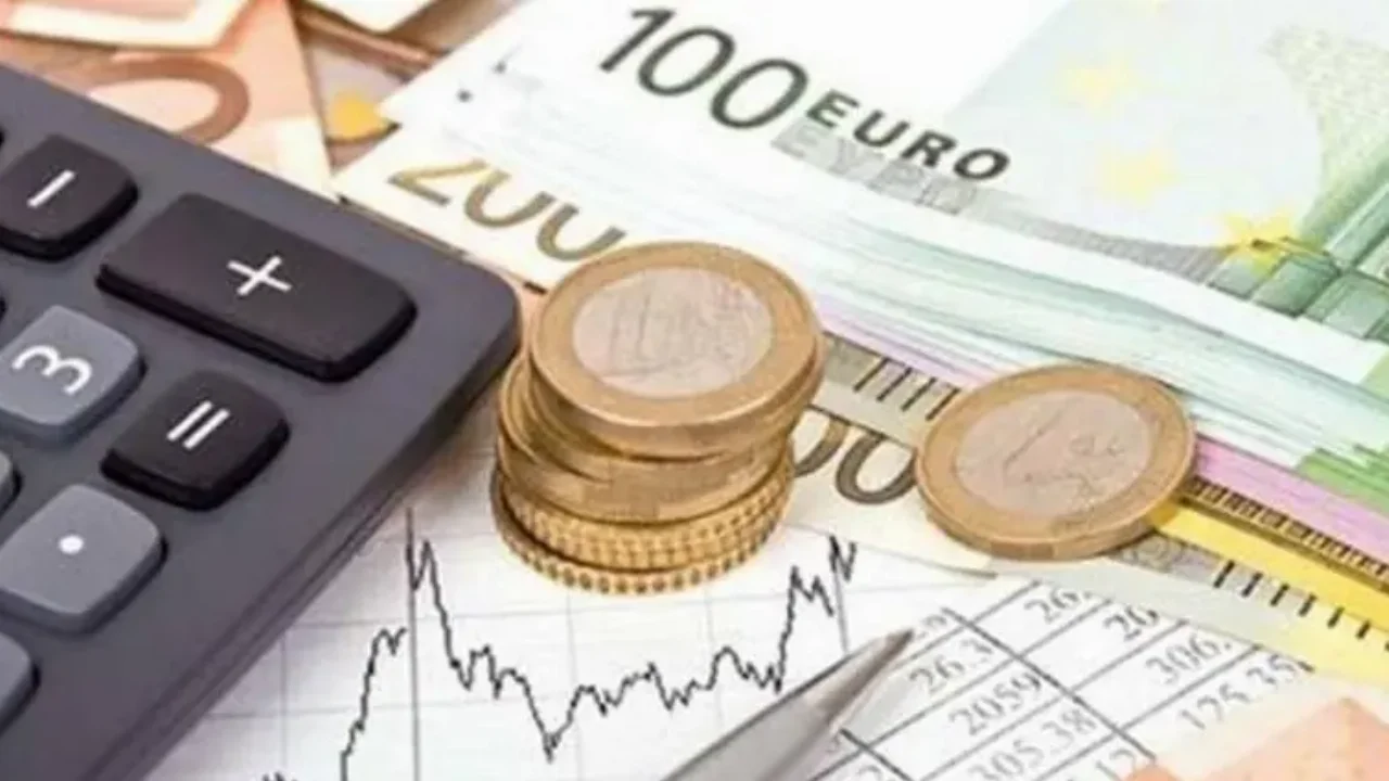 Κύμα ακρίβειας: Έρχεται «επιταγή» φθηνών καυσίμων και αύξηση στις επιδοτήσεις για ρεύμα και φυσικό αέριο