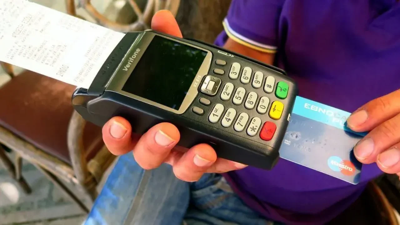 Φορολογία: Ποιες αποδείξεις κερδίζουν έκπτωση φόρου έως και 2.200 ευρώ