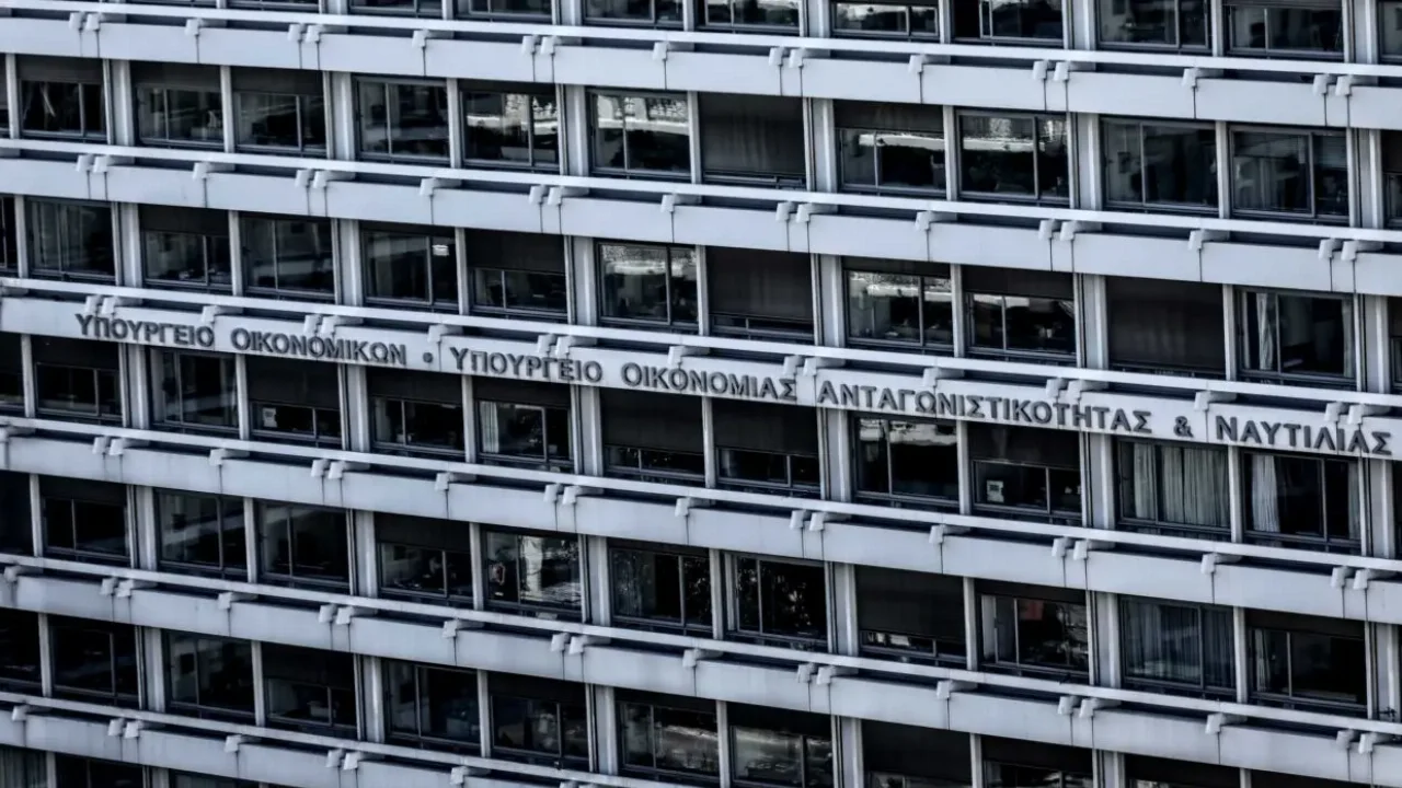 Έσοδα: Οι φόροι τα αύξησαν κατά 1,3 δισ. ευρώ