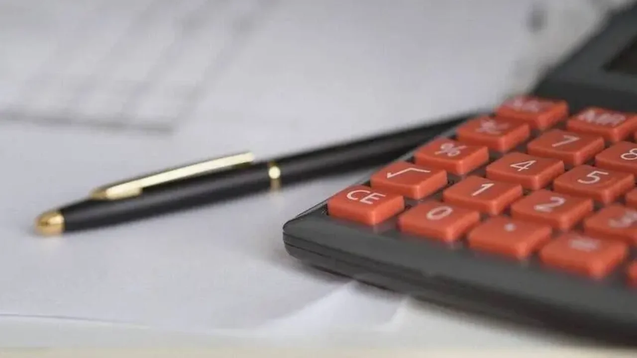 Φορολογικές δηλώσεις:  Στα 1.103 ευρώ ο μέσος φόρος των χρεωστικών εκκαθαριστικών