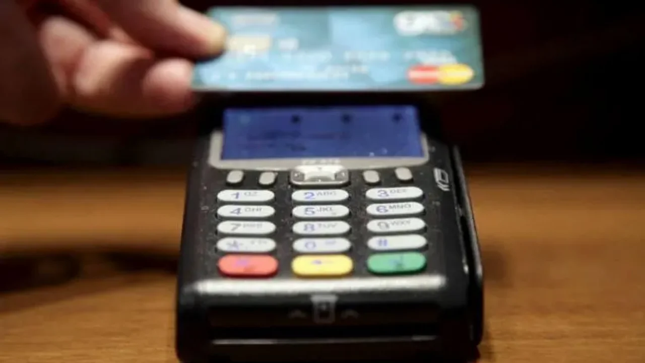 Ηλεκτρονικές αποδείξεις και έξτρα φόρος