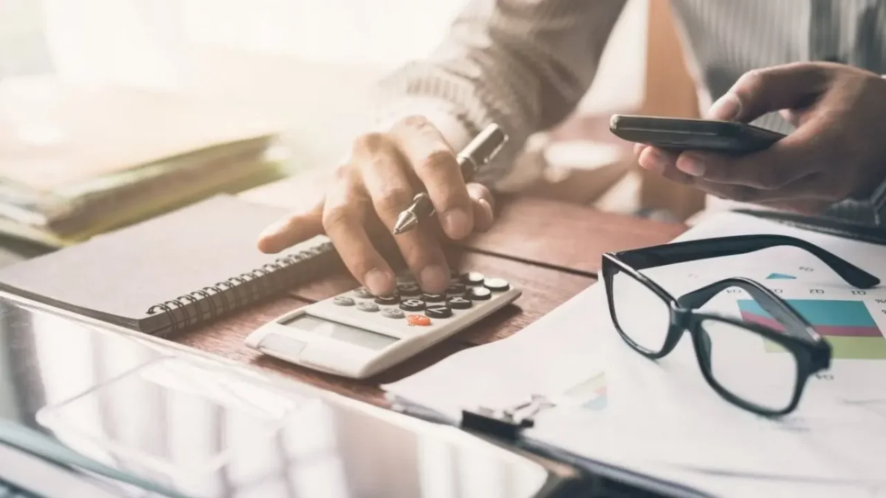 Έντυπο Ε3: Τι πρέπει να προσέξουν οι ελεύθεροι επαγγελματίες κατά τη συμπλήρωση και υποβολή του