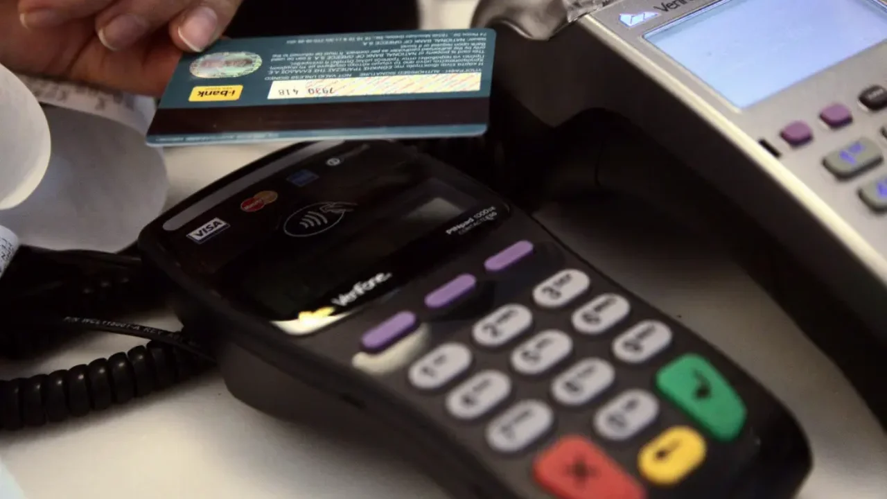 Ηλεκτρονικές αποδείξεις: Έως τις 31 Δεκεμβρίου θα πρέπει να έχουν καλύψει οι φορολογούμενοι το 30% του εισοδήματός τους