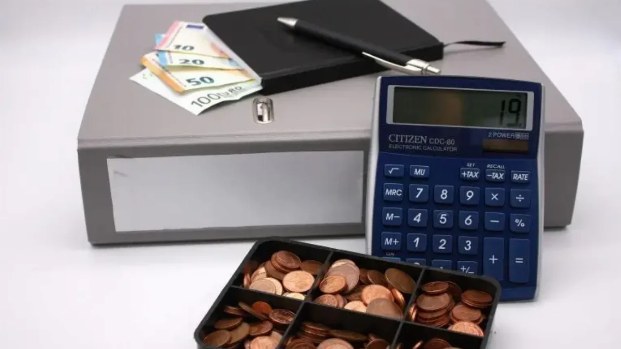 Ακατάσχετος λογαριασμός: Έρχονται αλλαγές για να περιοριστούν οι ληξιπρόθεσμες οφειλές