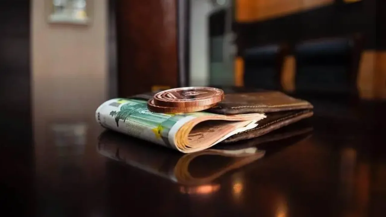 Νέα αύξηση στον κατώτατο μισθό προ των πυλών