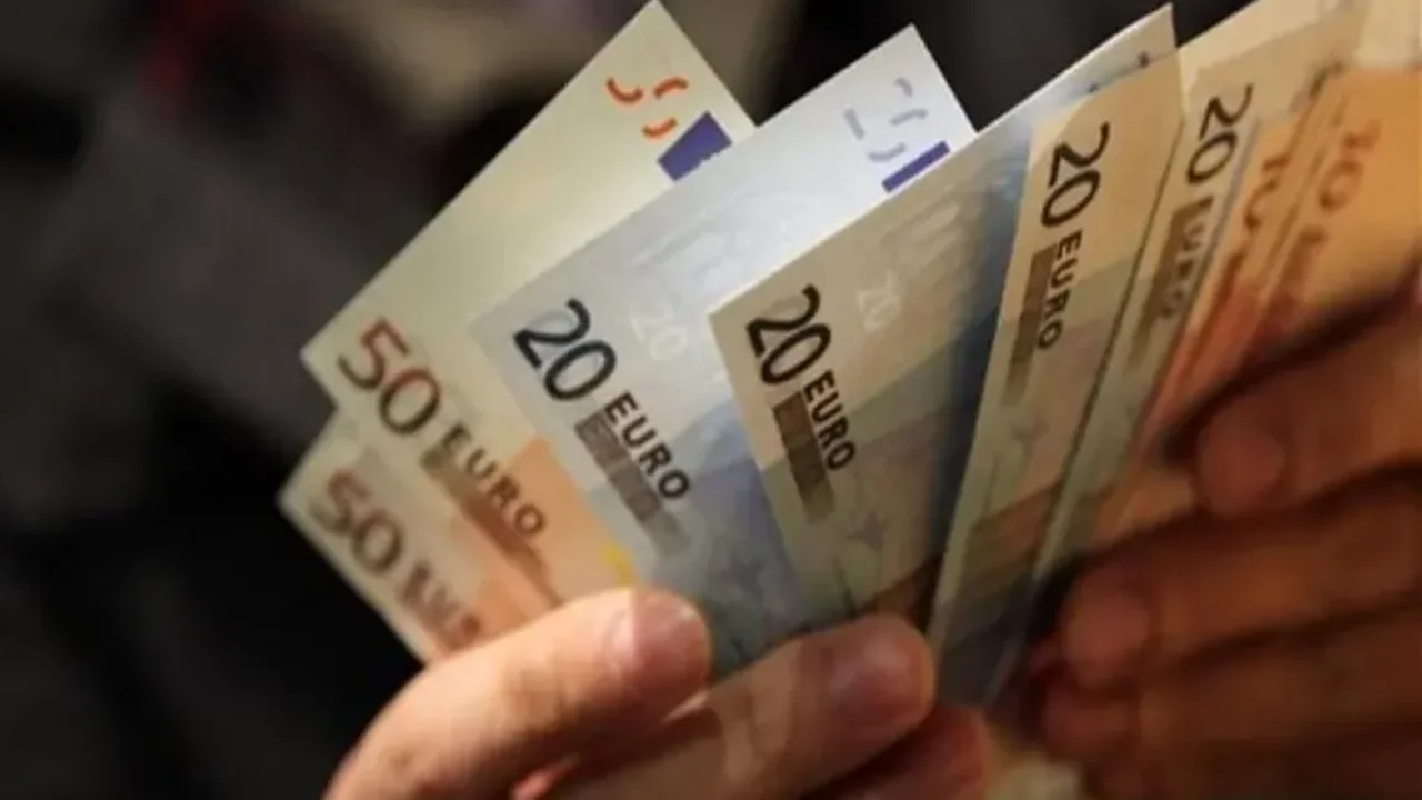 Έκτακτο βοήθημα: Ποιοι είναι οι δικαιούχοι και τι ποσό θα λάβουν