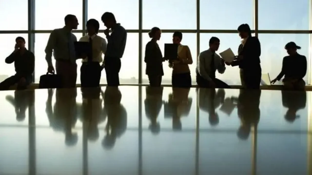 Απολύσεις για 1 στις 3 μικρομεσαίες επιχειρήσεις για να αποφύγουν το "λουκέτο"