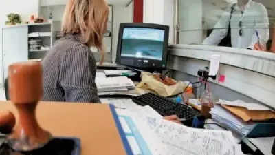 Με τρεις βάρδιες οι εργαζόμενοι στο Δημόσιο λόγω κορωνοϊού