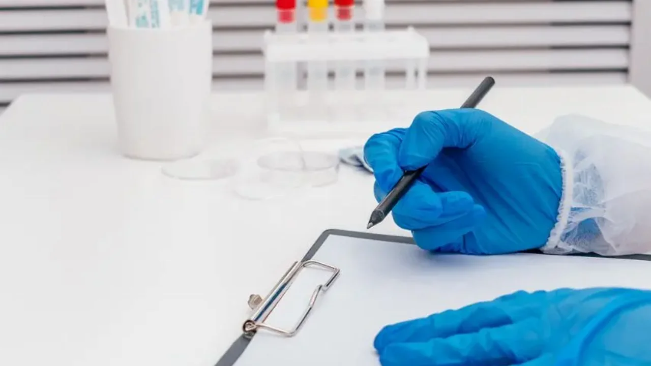 Κορωνοϊός: Διευκρινίσεις για την πληρωμή της αναρρωτικής άδειας