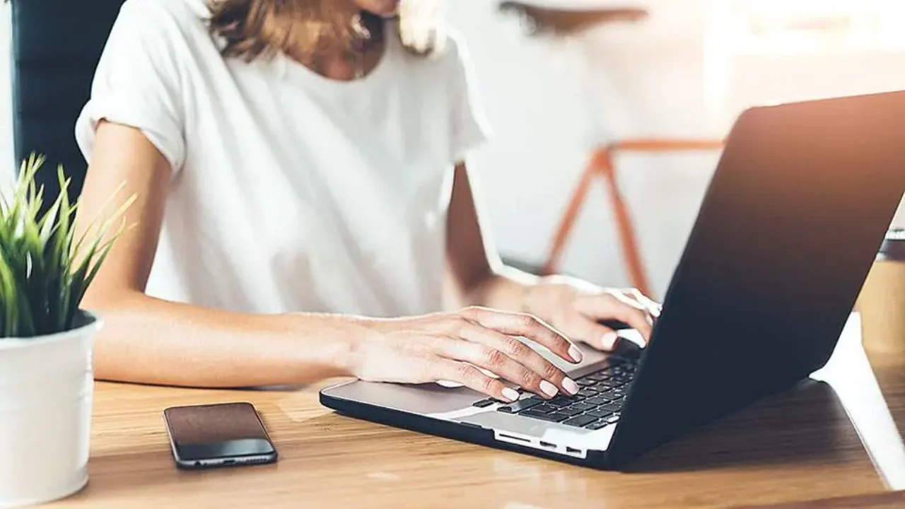 Τηλεργασία: Αυξήθηκαν κατά 42% οι ώρες των εργαζόμενων