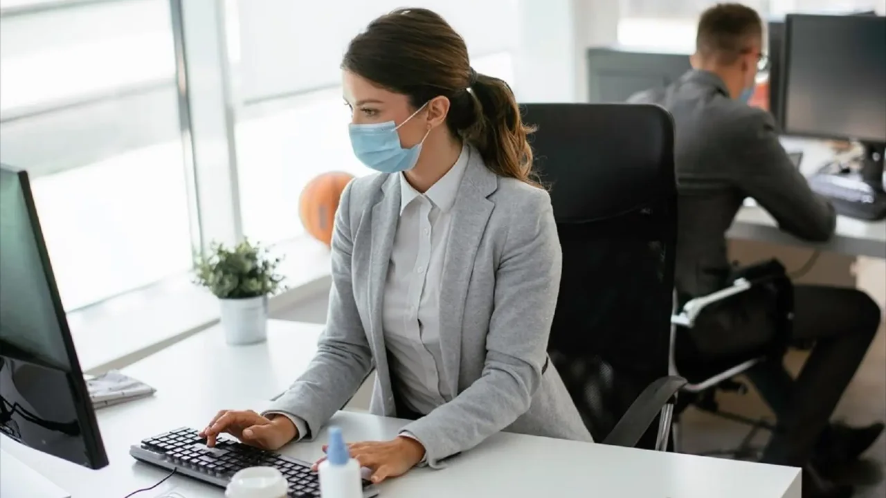 Κορωνοϊός: Ηλεκτρονικά η αίτηση στον e-ΕΦΚΑ για τη χορήγηση ειδικής άδειας ασθενείας