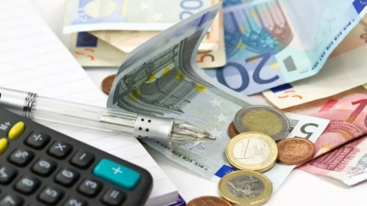 Προσχέδιο προϋπολογισμού: Οι φόροι και οι φοροελαφρύνσεις για το 2023