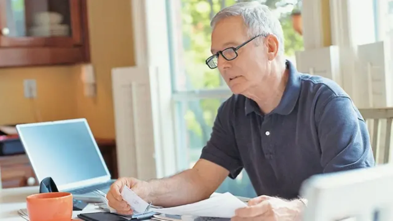 Εργαζόμενοι συνταξιούχοι: "Πέναλτι" αναλογικά με τις ημέρες απασχόλησης