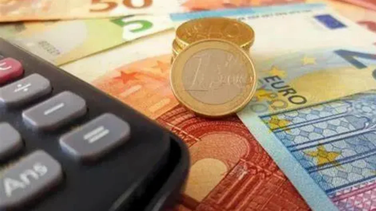 Οικονομική ενίσχυση: Από σήμερα η καταβολή του βοηθήματος στα ευάλωτα νοικοκυριά ενόψει Χριστουγέννων