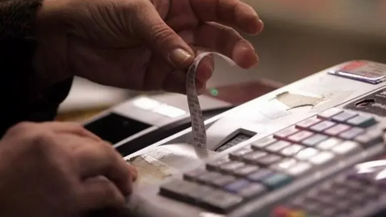 Βαριές καμπάνες για "πειραγμένες" ταμειακές μηχανές και μη τήρηση βιβλίων