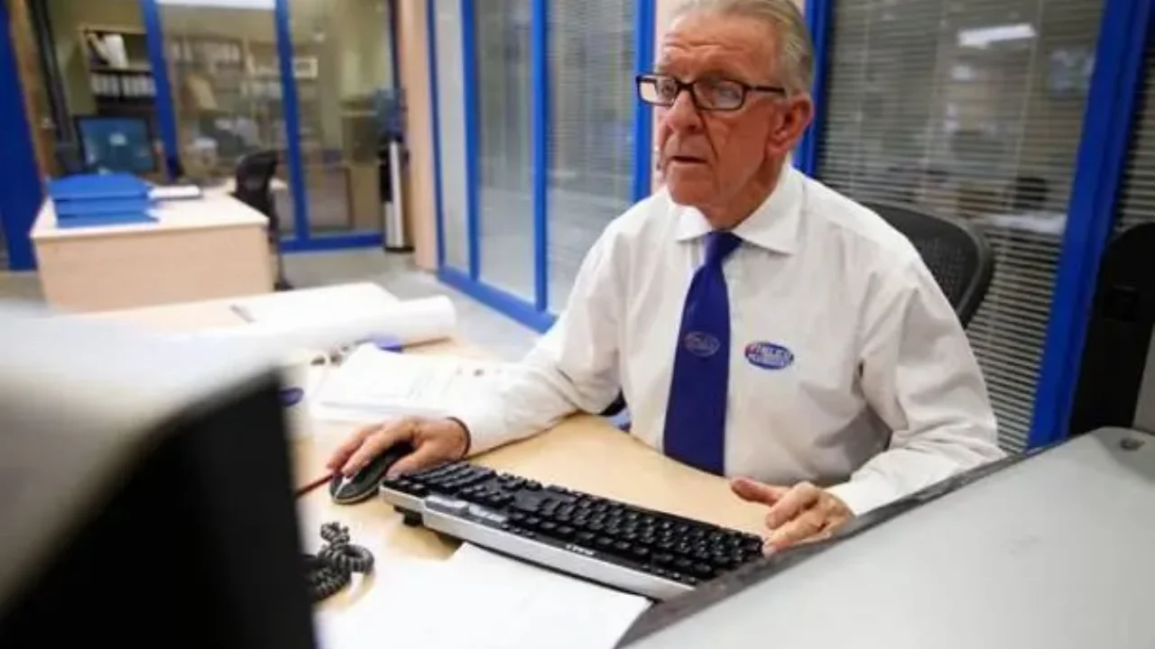 Βαρύς ο πέλεκυς για τους εργαζόμενους συνταξιούχους