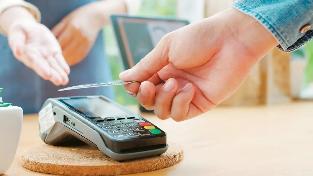 Επιχειρήσεις: Voucher για την αναβάθμιση POS και ταμειακών μηχανών
